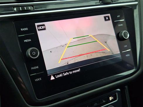 Used 2021 Volkswagen Tiguan SE image 31