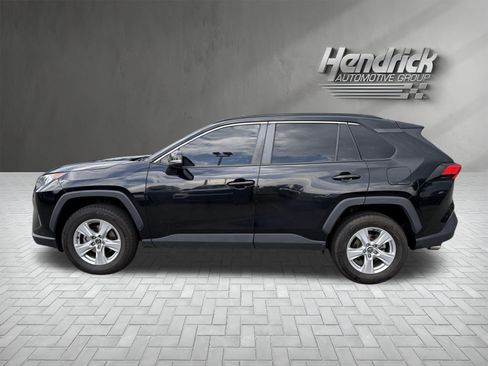 Used 2020 Toyota RAV4 XLE w/ Convenience Package FWD image 7