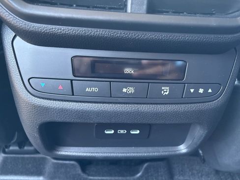 Used 2025 Honda Pilot EX-L image 18