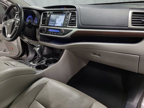 Used 2016 Toyota Highlander Limited w/ Driver Technology Package FWD image 36