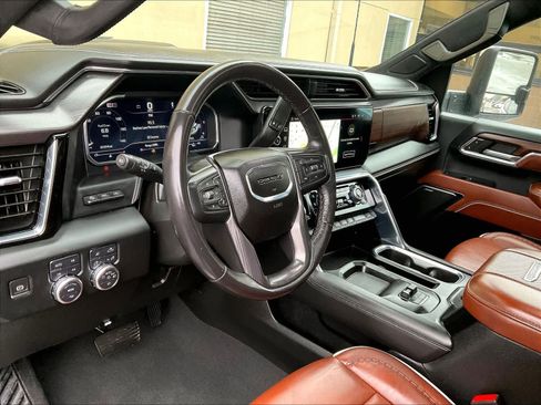 Used 2024 GMC Sierra 2500 Denali Ultimate image 8