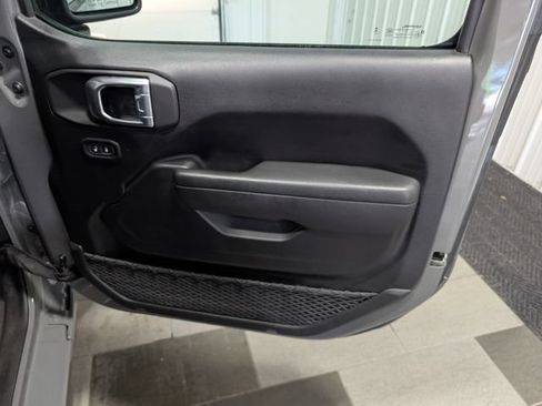 Used 2023 Jeep Gladiator Sport AWD/4WD image 25