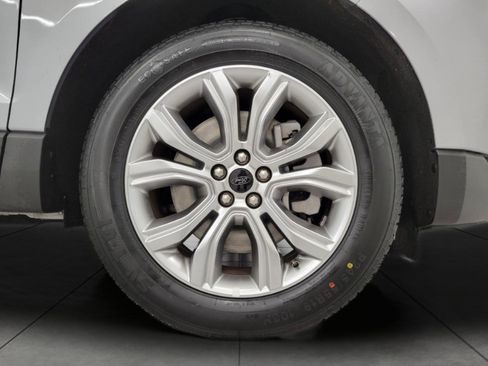 Used 2024 Ford Edge Titanium image 3