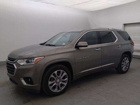 Used 2018 Chevrolet Traverse Premier w/ Driver Confidence II Package FWD image 2