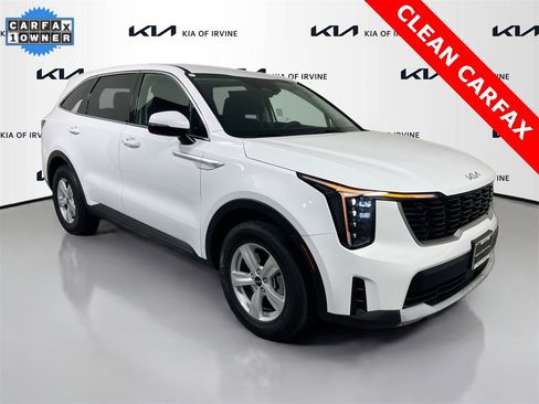 Certified 2024 Kia Sorento LX image 1