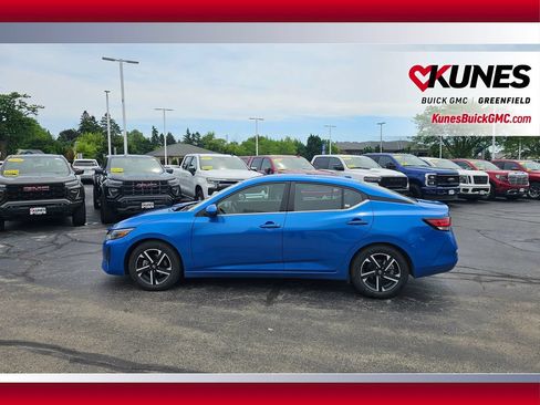 Used 2024 Nissan Sentra SV FWD image 9