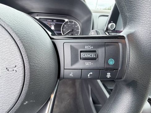 Used 2021 Nissan Rogue SV image 14