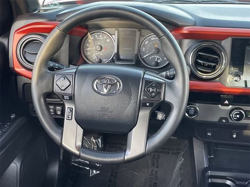 Used 2017 Toyota Tacoma TRD Off-Road image 14