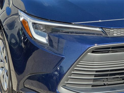 Certified 2025 Toyota Corolla LE image 9