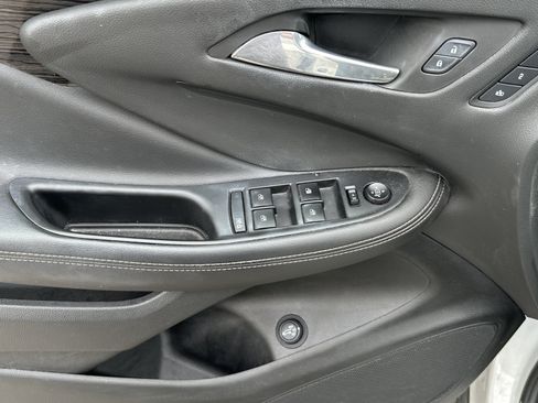 Used 2017 Buick Envision Essence w/ LPO, Interior Luxury Package FWD image 17