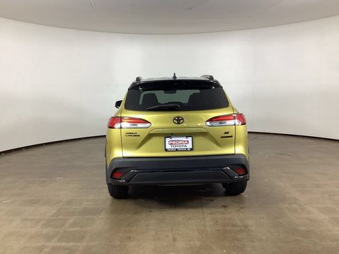 Used 2024 Toyota Corolla Cross AWD Hybrid w/ Moonroof Package image 6