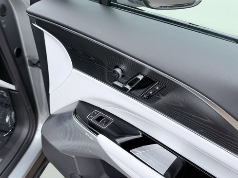 Used 2024 Cadillac Lyriq Luxury image 43