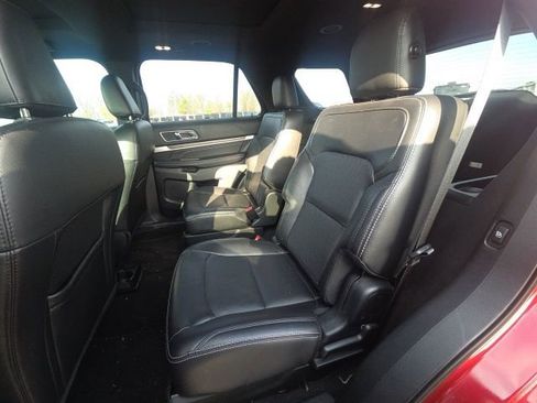 Used 2019 Ford Explorer Limited w/ Ford Safe & Smart Package FWD image 18