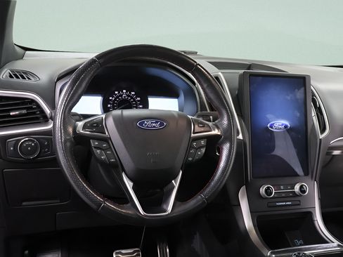 Used 2022 Ford Edge ST-Line w/ Cold Weather Package AWD/4WD image 5