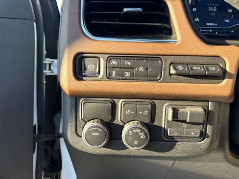 Used 2024 Chevrolet Tahoe High Country w/ Premium Package image 26