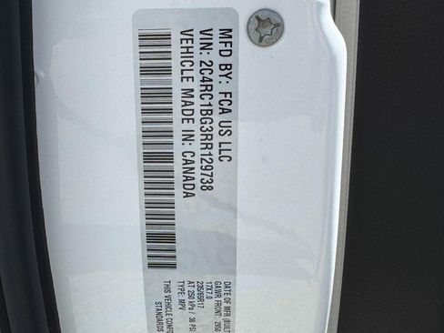 Used 2024 Chrysler Pacifica Touring-L FWD image 30