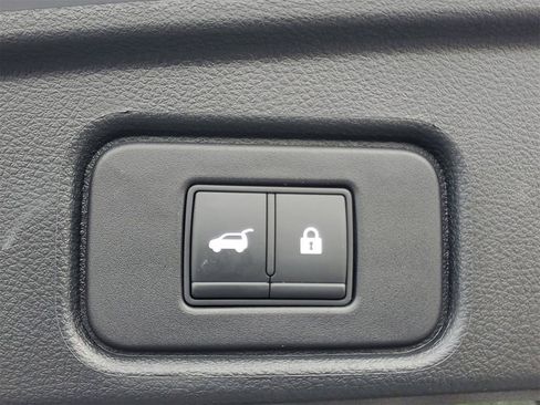 Used 2022 Nissan Pathfinder Platinum w/ Cargo Package image 14