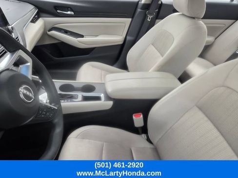 Used 2025 Nissan Altima 2.5 SV FWD image 9
