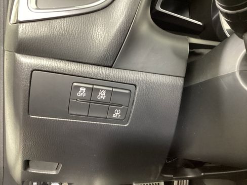 Used 2018 MAZDA MAZDA3 Grand Touring w/ Premium Equipment Package FWD image 19