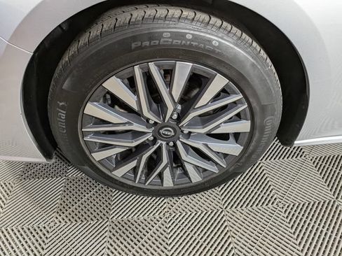 Used 2024 Nissan Altima 2.5 SV FWD image 31