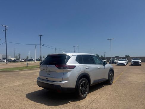 Certified 2025 Nissan Rogue SV FWD image 20