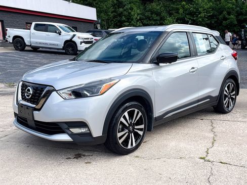 Used 2020 Nissan Kicks SR w/ SR Premium Package FWD image 1
