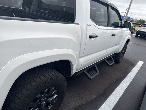 Used 2023 Toyota Tacoma SR5 w/ Technology Package image 7