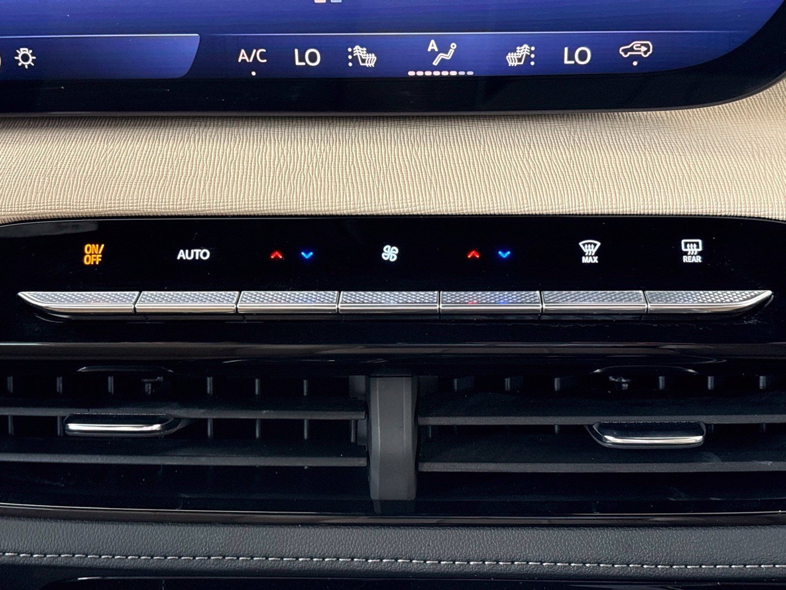 Used 2025 Buick Enclave Preferred FWD image 27