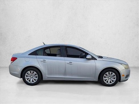 Used 2011 Chevrolet Cruze LT image 4