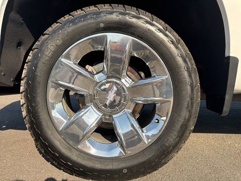 Used 2022 Chevrolet Silverado 1500 LT AWD/4WD image 12