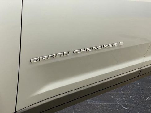 New 2025 Jeep Grand Cherokee L Limited w/ Trailer Tow Package image 40