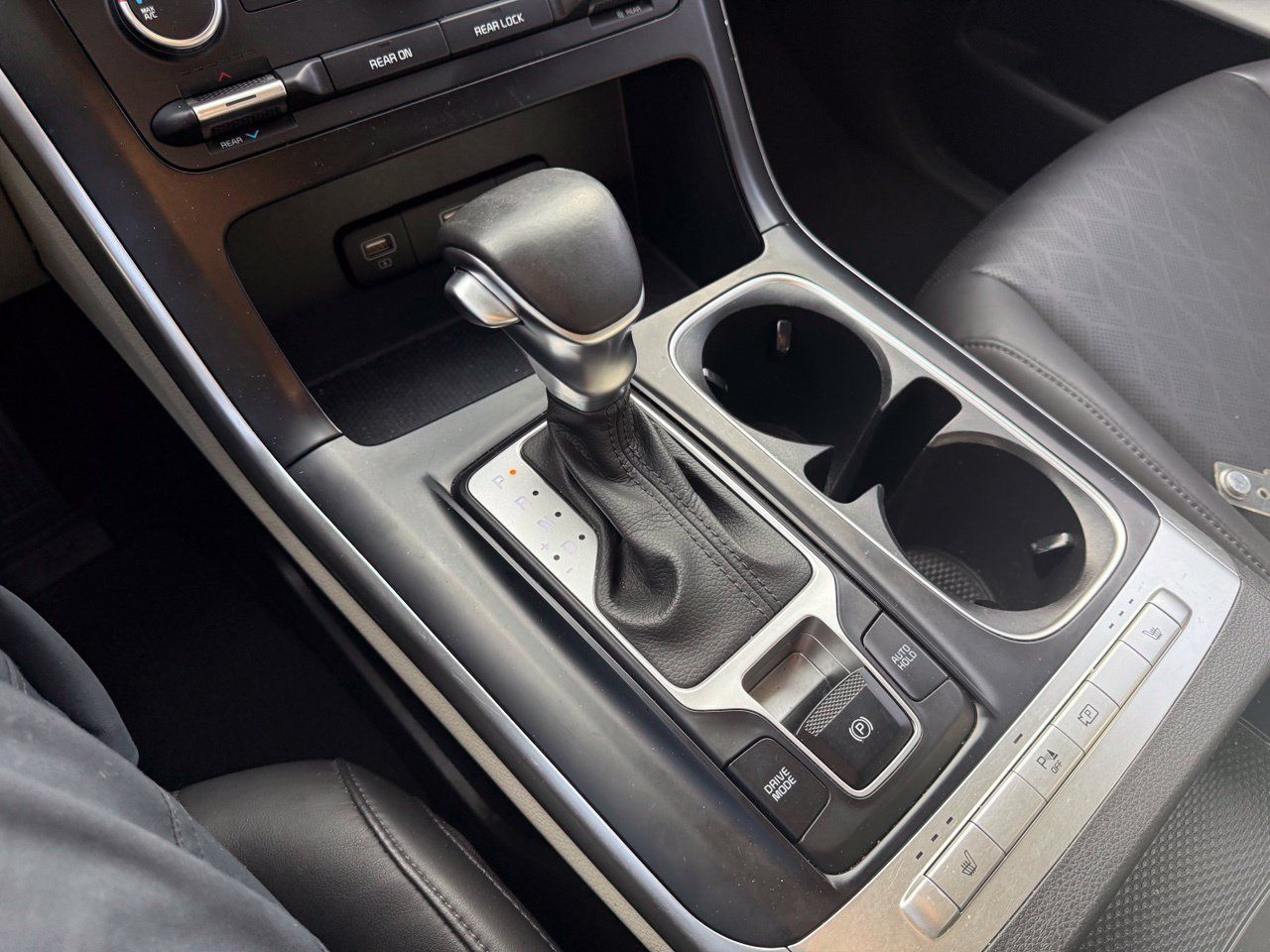 Used 2022 Kia Carnival LX FWD image 23
