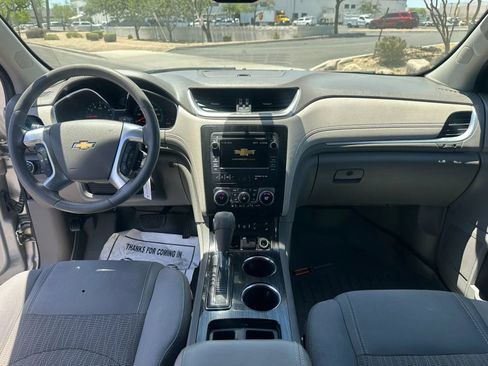 Used 2017 Chevrolet Traverse LT FWD image 14