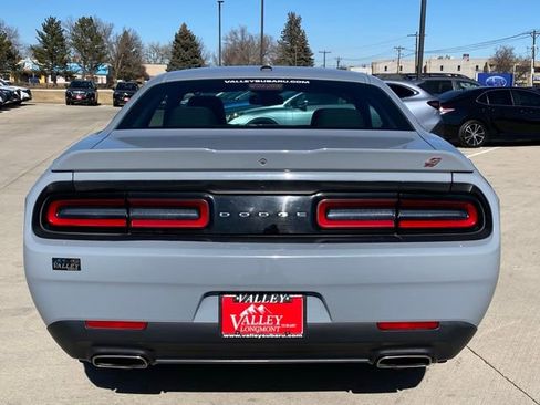 Used 2021 Dodge Challenger SXT image 4