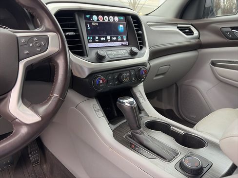 Used 2019 GMC Acadia SLT image 19
