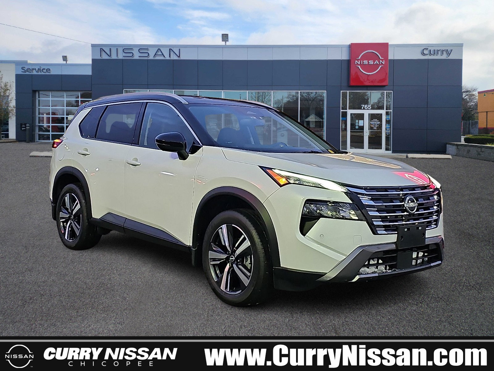 Used 2025 Nissan Rogue SL AWD/4WD image 1