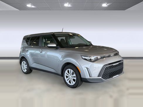 Used 2023 Kia Soul LX FWD image 7