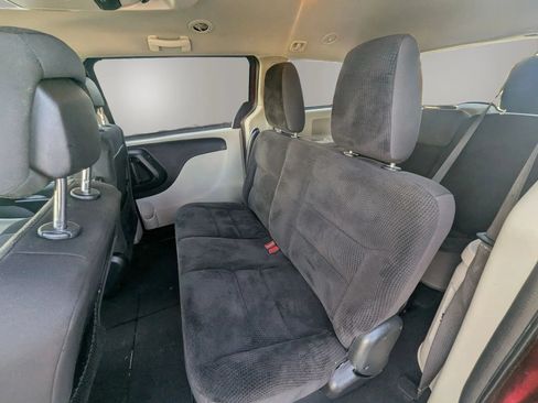 Used 2019 Dodge Grand Caravan SE w/ UConnect Hands-Free Group FWD image 14
