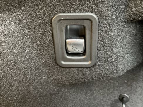 Used 2019 Mercedes-Benz E 450 Cabriolet image 18