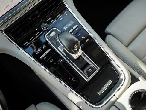 Used 2022 Porsche Panamera 4S w/ Premium Package image 32