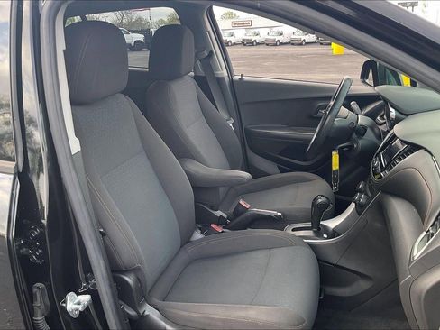 Used 2020 Chevrolet Trax LS w/ Tint and Cruise Package image 7