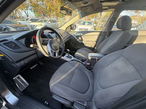 Used 2010 Kia Forte SX image 10