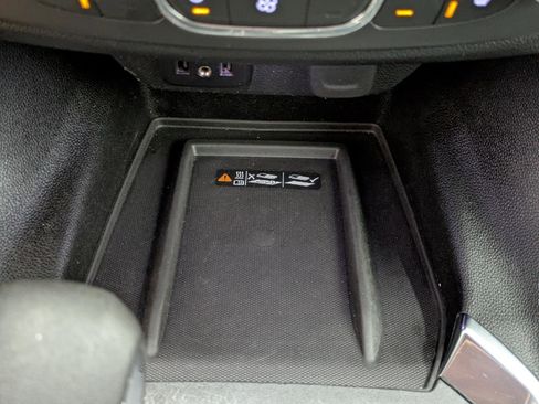 Used 2022 Chevrolet Traverse LT image 5