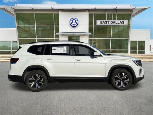 New 2026 Volkswagen Atlas SE image 2