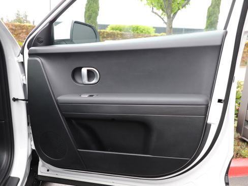 Used 2024 Hyundai Ioniq 5 SEL AWD/4WD image 9
