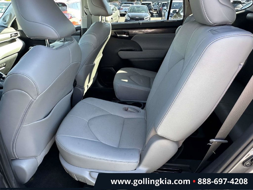 Used 2021 Toyota Highlander Limited AWD/4WD image 10
