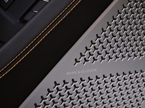 Used 2022 Lamborghini Urus image 13