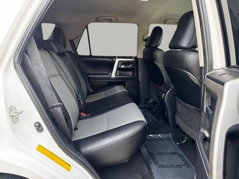 Used 2018 Toyota 4Runner SR5 Premium image 18