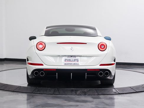 Used 2017 Ferrari California T RWD image 5