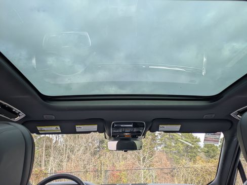 Certified 2024 Land Rover Range Rover SE image 25